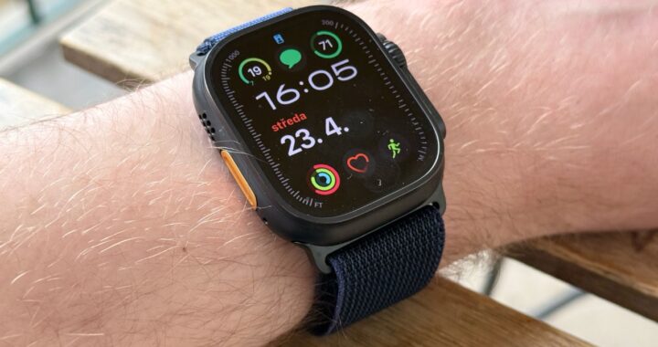 Apple Watch Ultra 2 v černém provedení