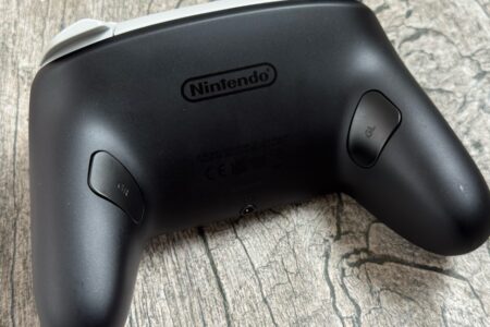 Zadní tlačítka na Nintendo Pro Controller 2