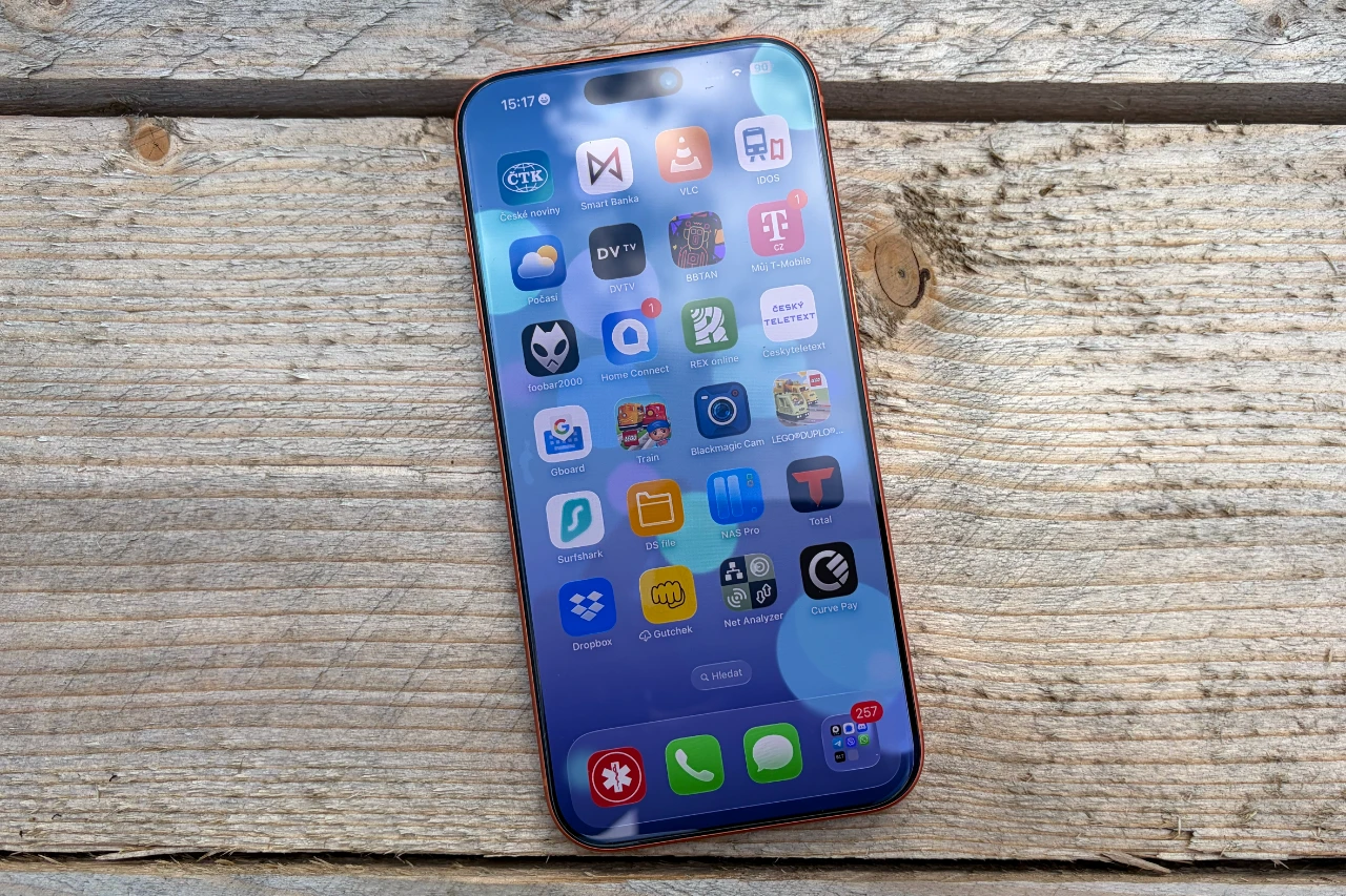 iPhone 17 Pro v oranžové