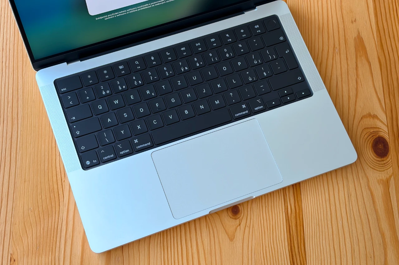 Klávesnice Apple MacBook Pro M5