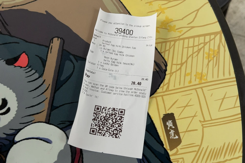 Účtenka za menu, v přepočtu asi 80 korun