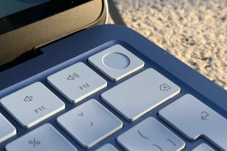 Klávesnice MacBooku Neo