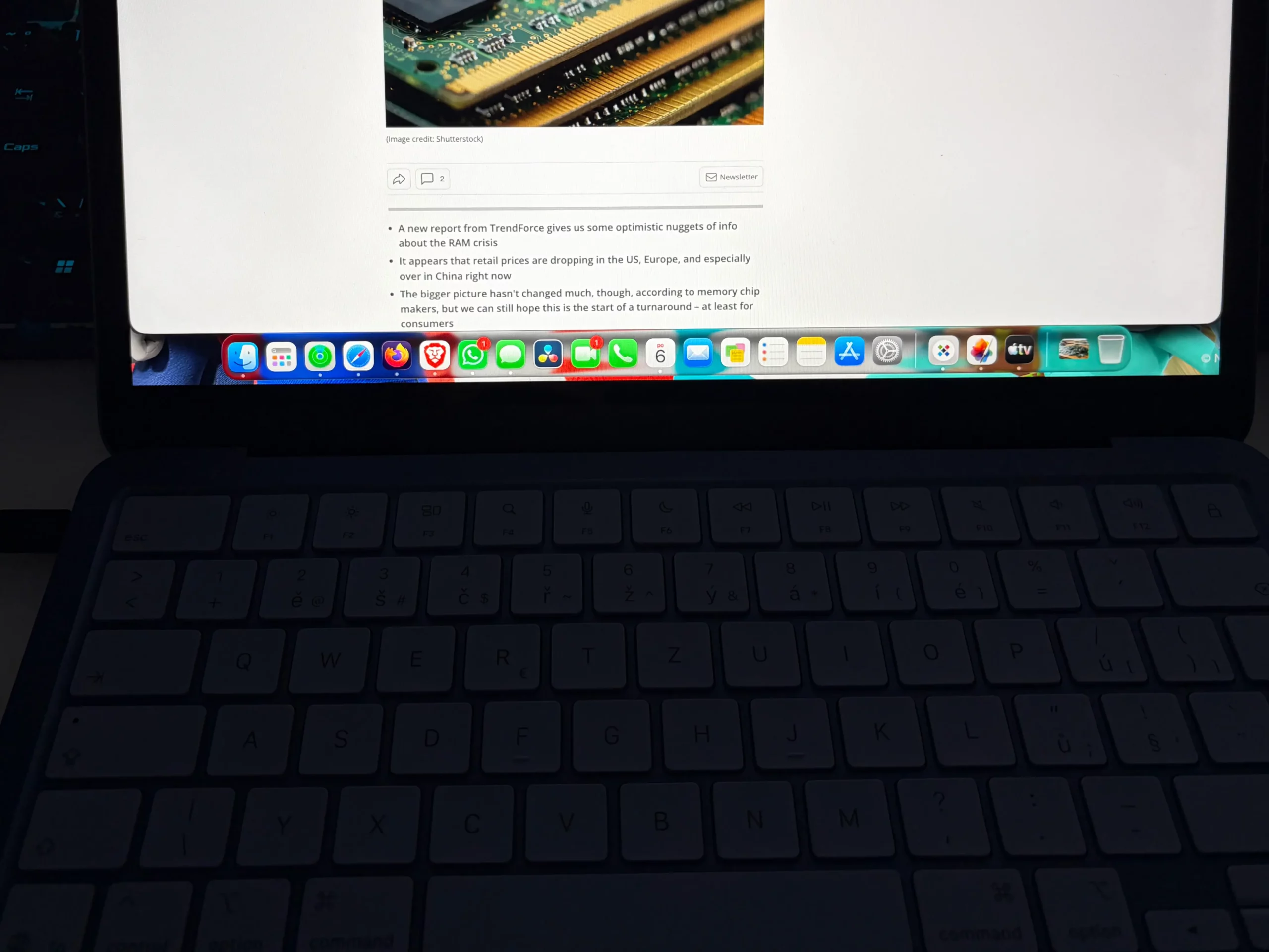MacBook Neo klávesnice