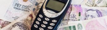 Starý telefon, Nokia 3310 a české koruny